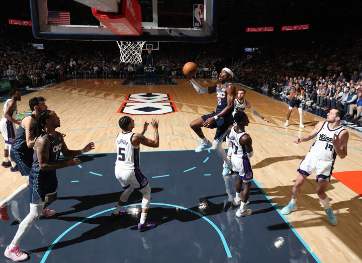 Shai Gilgeous-Alexander drives