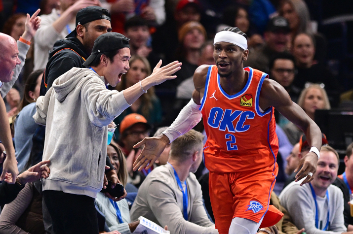 Shai Gilgeous-Alexander and fan