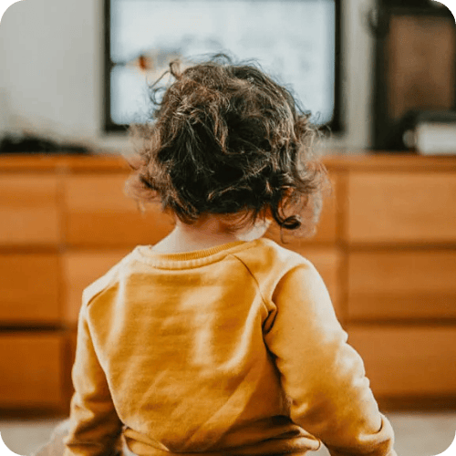 a toddler watching one of the tv shows approved by an SLP