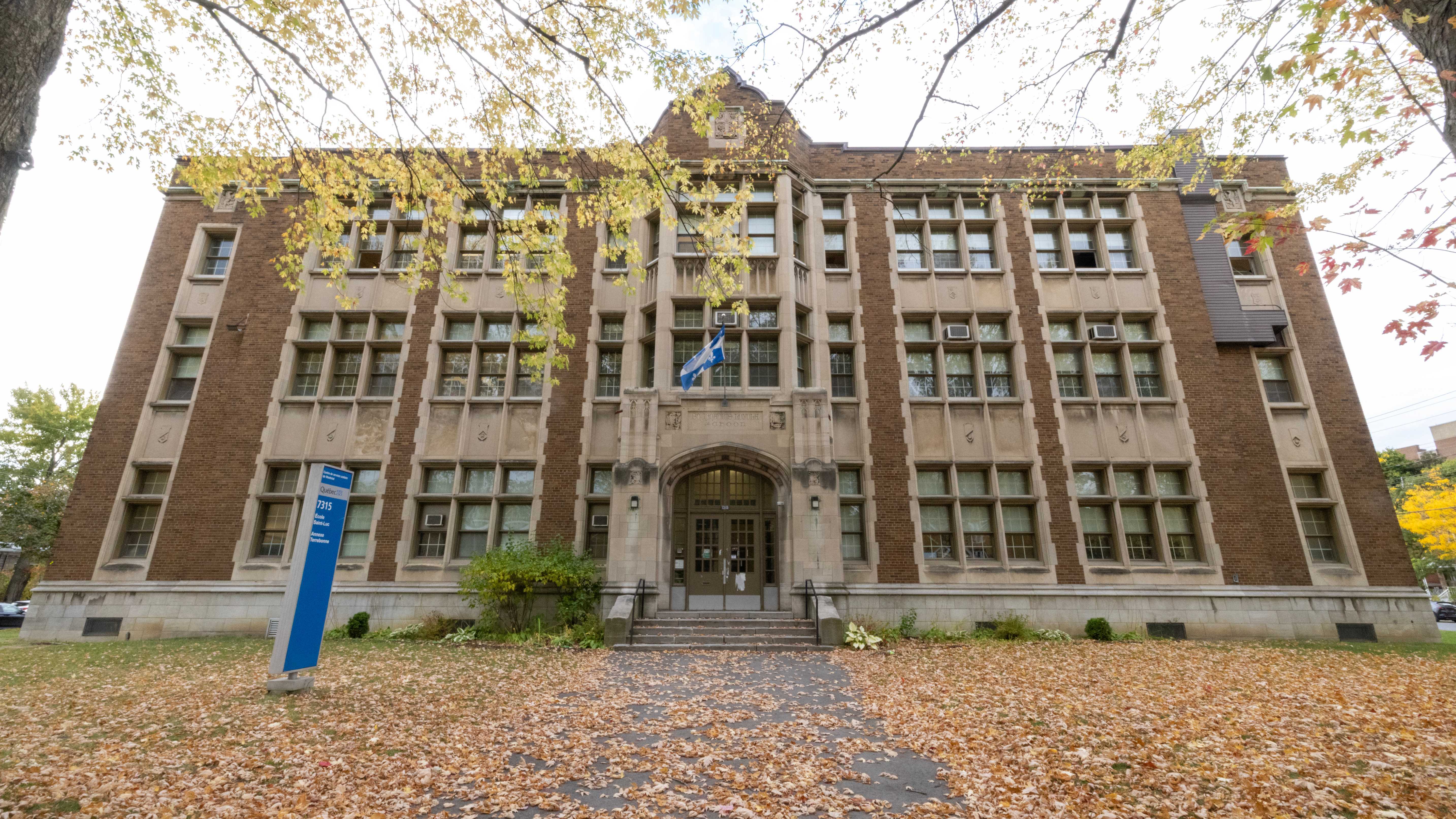 Exterior of École secondaire Saint-Luc 