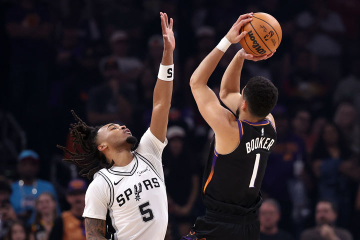 Стефон Касл, Девин Букер