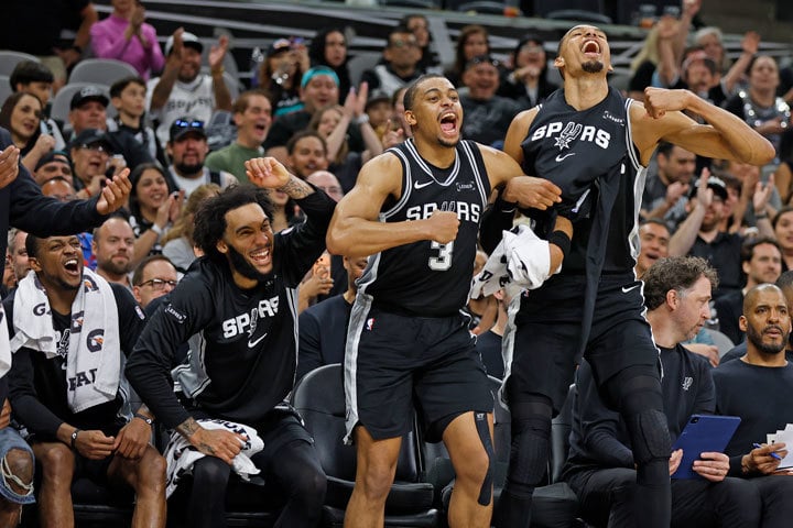 Келдон Джонсон, Виктор Уэмбаньяма