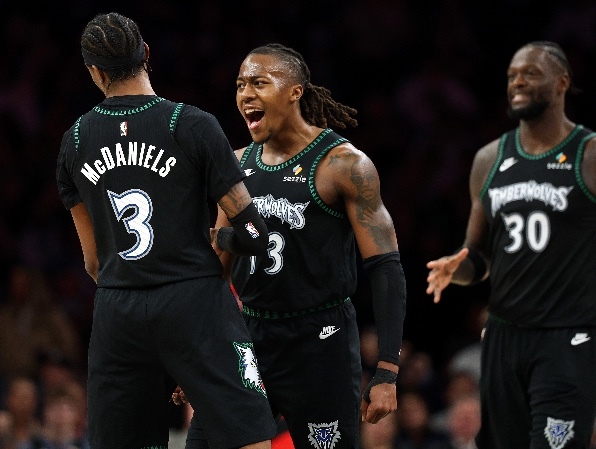 Jaden McDaniels, Ayo Dosunmu, Julius Randle
