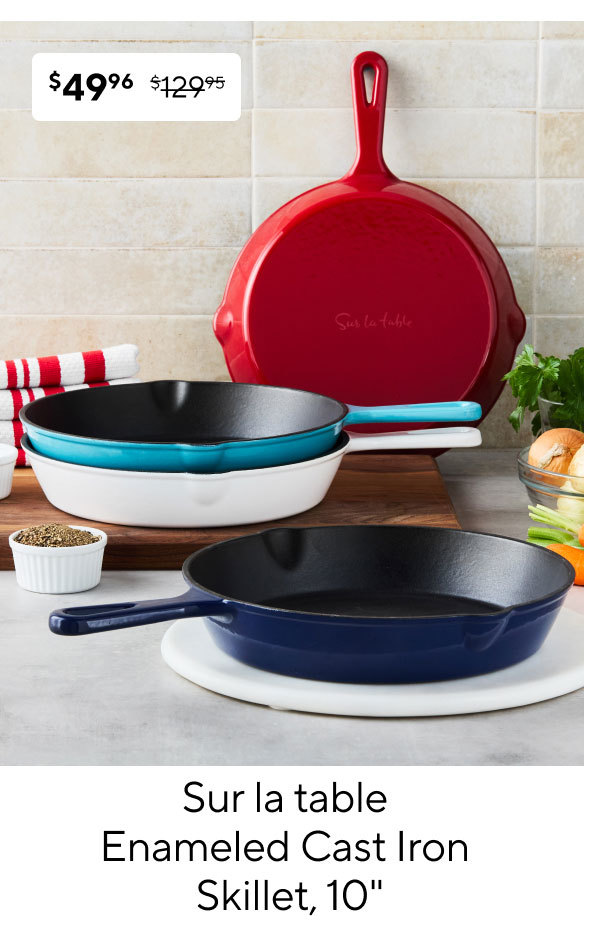 Sur la table Enameled Cast Iron Skillet