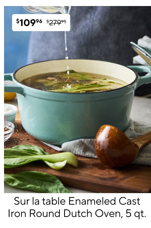 Sur la table Enameled Cast Iron Round Dutch Oven, 5 qt.