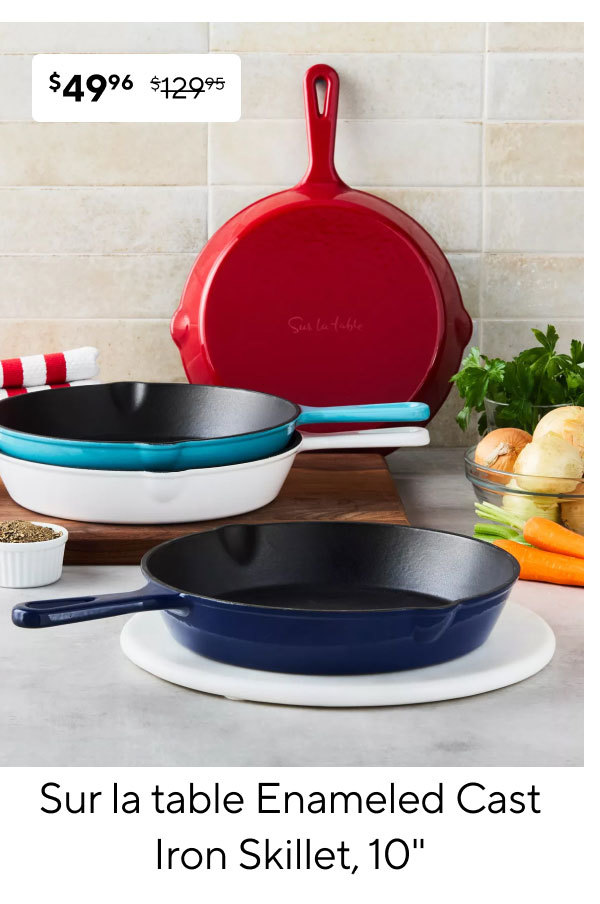 Sur la table Enameled Cast Iron Skillet, 10