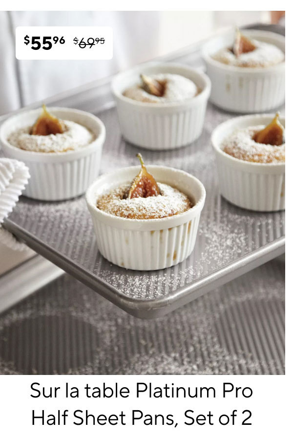 Sur la table Platinum Pro Half Sheet Pans, Set of 2