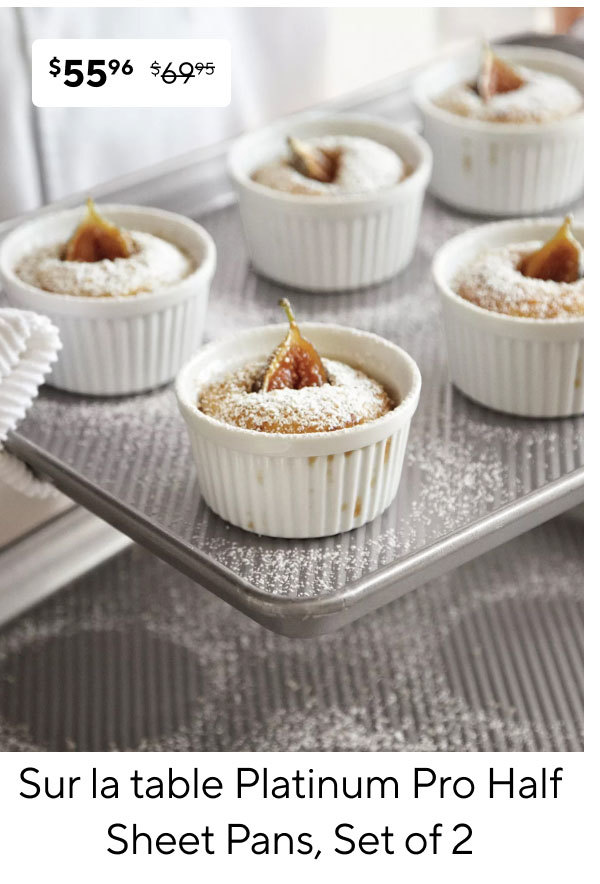 Sur la table Platinum Pro Half Sheet Pans, Set of 2