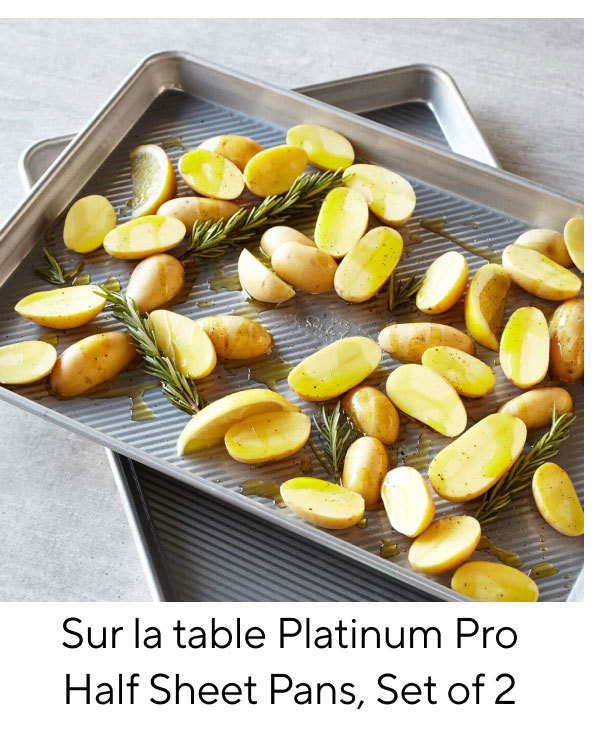 Sur la table Platinum Pro Half Sheet Pans, Set of 2