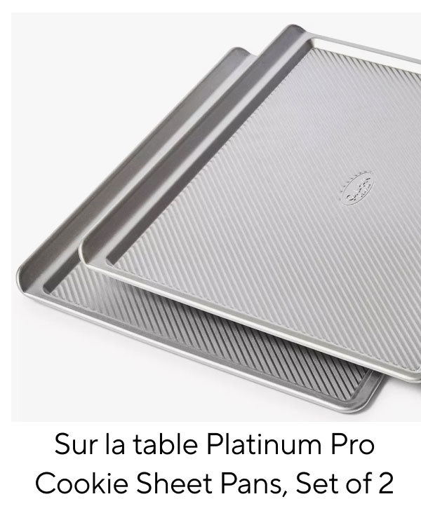 Sur la table Platinum Pro Cookie Sheet Pans, Set of 2