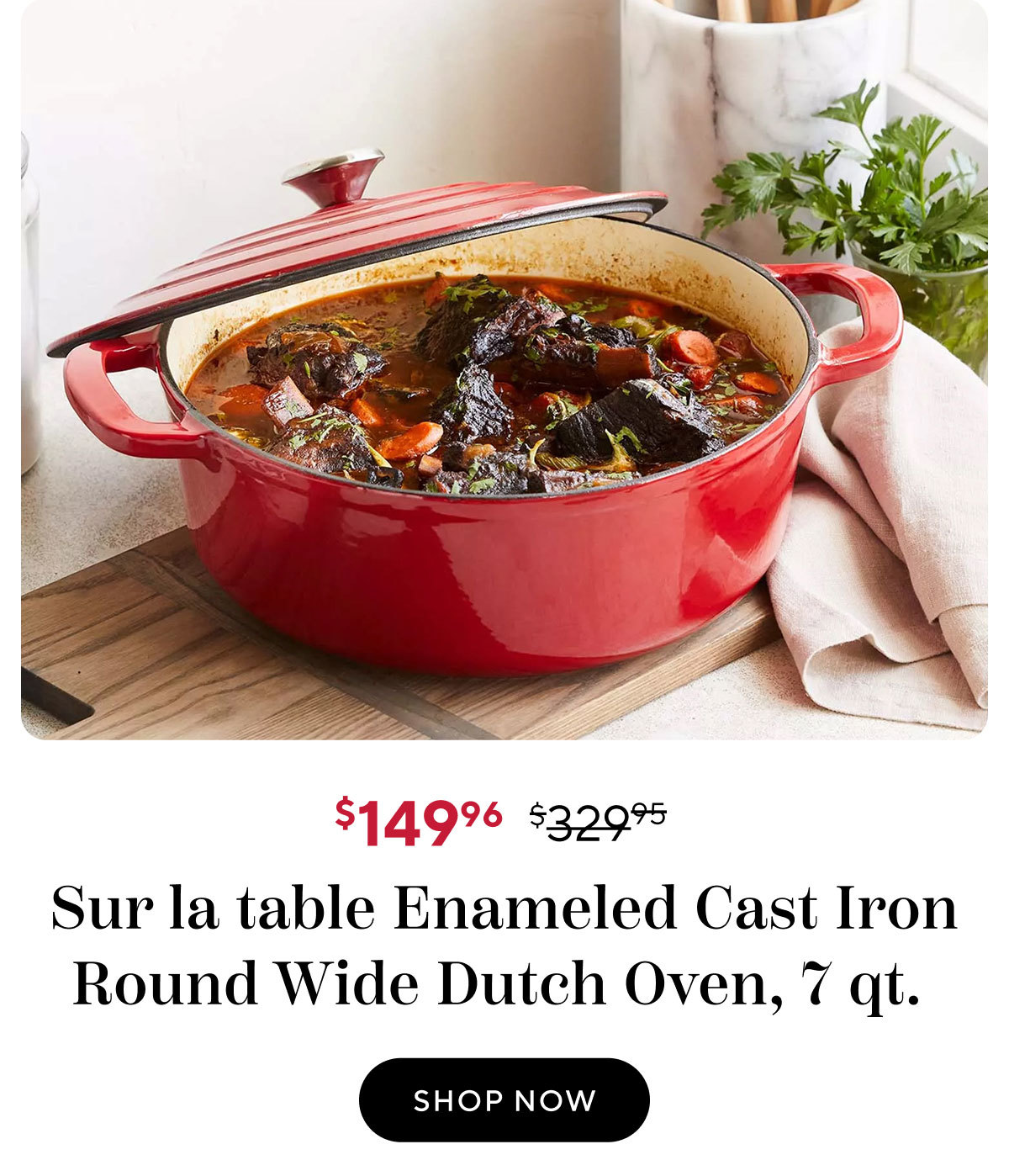 Sur la table Enameled Cast Iron Round Wide Dutch Oven, 7 qt.