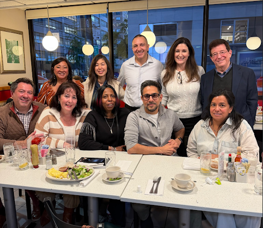 Vishen with Expert to Authority Mastery students at dinner in New York City